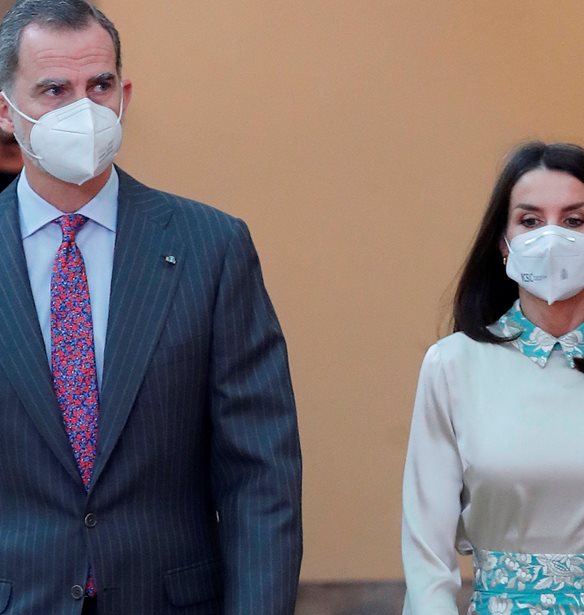 &#x397; &#x3B2;&#x3B1;&#x3C3;&#x3AF;&#x3BB;&#x3B9;&#x3C3;&#x3C3;&#x3B1; Letizia &#x3C6;&#x3BF;&#x3C1;&#x3AC;&#x3B5;&#x3B9; &#x3BE;&#x3B1;&#x3BD;&#x3AC; &#x3AD;&#x3BD;&#x3B1; &#x3B1;&#x3C0;&#x3CC; &#x3C4;&#x3B1; &#x3C0;&#x3B9;&#x3BF; &#x3BA;&#x3BF;&#x3BC;&#x3C8;&#x3AC; &#x3C4;&#x3B7;&#x3C2; &#x3C3;&#x3CD;&#x3BD;&#x3BF;&#x3BB;&#x3B1;