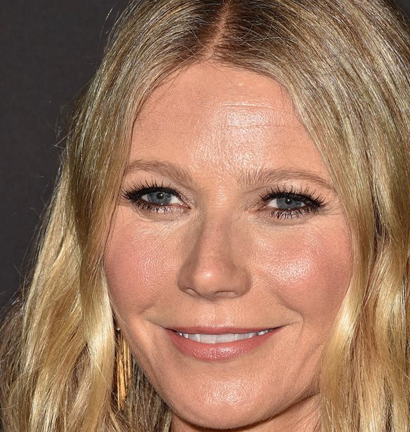 H Gwyneth Paltrow &#x3C6;&#x3CC;&#x3C1;&#x3B5;&#x3C3;&#x3B5; &#x3BE;&#x3B1;&#x3BD;&#x3AC; &#x3C4;&#x3BF; &#x3B4;&#x3B9;&#x3AC;&#x3C3;&#x3B7;&#x3BC;&#x3BF; &#x3BA;&#x3CC;&#x3BA;&#x3BA;&#x3B9;&#x3BD;&#x3BF; Gucci &#x3BA;&#x3BF;&#x3C3;&#x3C4;&#x3BF;&#x3CD;&#x3BC;&#x3B9; 25 &#x3C7;&#x3C1;&#x3CC;&#x3BD;&#x3B9;&#x3B1; &#x3BC;&#x3B5;&#x3C4;&#x3AC;