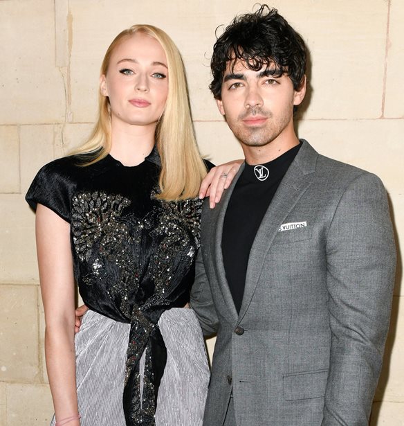 Sophie Turner &amp; Joe Jonas: &#x393;&#x3B9;&#x3B1; honeymoon &#x3C3;&#x3C4;&#x3B9;&#x3C2; &#x39C;&#x3B1;&#x3BB;&#x3B4;&#x3AF;&#x3B2;&#x3B5;&#x3C2;
