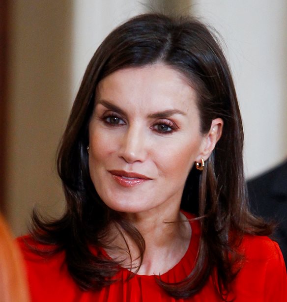 Η chic εμφάνιση της βασίλισσας Letizia με πλεκτό φόρεμα