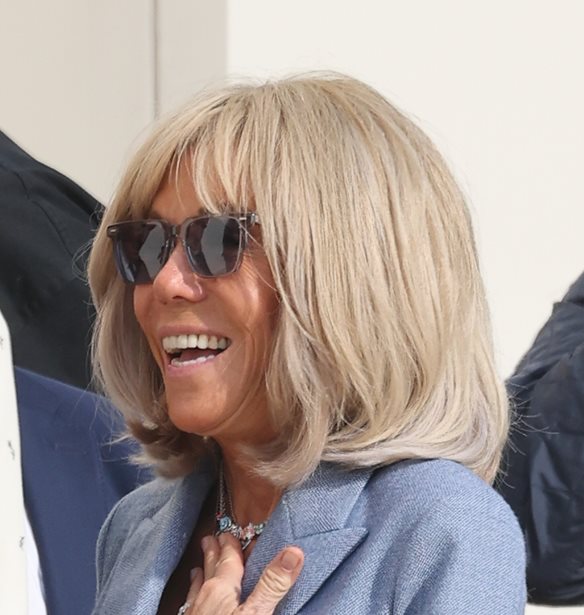 Brigitte Macron - Carla Bruni | &#x397; &#x3C3;&#x3C5;&#x3BD;&#x3AC;&#x3BD;&#x3C4;&#x3B7;&#x3C3;&#x3B7; &#x3C4;&#x3B7;&#x3C2; &#x3BD;&#x3C5;&#x3BD; &#x3BA;&#x3B1;&#x3B9; &#x3C0;&#x3C1;&#x3CE;&#x3B7;&#x3BD; &#x3A0;&#x3C1;&#x3CE;&#x3C4;&#x3B7;&#x3C2; &#x39A;&#x3C5;&#x3C1;&#x3AF;&#x3B1;&#x3C2; &#x3C4;&#x3B7;&#x3C2; &#x393;&#x3B1;&#x3BB;&#x3BB;&#x3AF;&#x3B1;&#x3C2; &#x3C3;&#x3C4;&#x3BF; show &#x3C4;&#x3BF;&#x3C5; &#x3BF;&#x3AF;&#x3BA;&#x3BF;&#x3C5; Dior