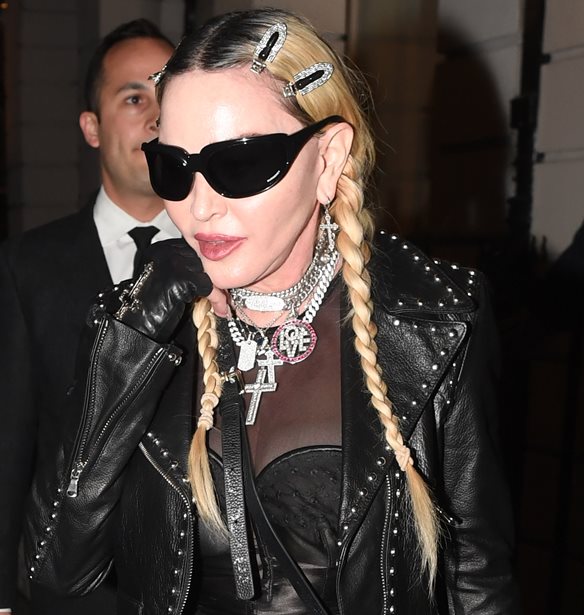 Madonna | O &#x3B3;&#x3B9;&#x3BF;&#x3C2; &#x3C4;&#x3B7;&#x3C2;, David Banda, &#x3BC;&#x3B5; &#x3BA;&#x3CC;&#x3BA;&#x3BA;&#x3B9;&#x3BD;&#x3BF; &#x3C6;&#x3CC;&#x3C1;&#x3B5;&#x3BC;&#x3B1; &#x3C3;&#x3B5; &#x3B2;&#x3CC;&#x3BB;&#x3C4;&#x3B1; &#x3BC;&#x3B5; &#x3C4;&#x3B7; &#x3B4;&#x3B9;&#x3AC;&#x3C3;&#x3B7;&#x3BC;&#x3B7; &#x3BC;&#x3B7;&#x3C4;&#x3AD;&#x3C1;&#x3B1; &#x3C4;&#x3BF;&#x3C5;