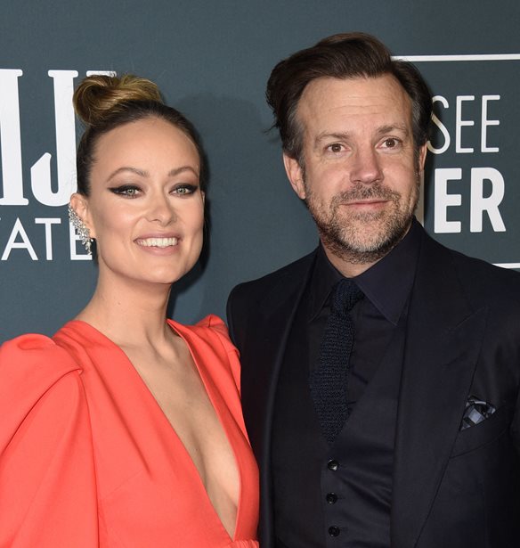 Olivia Wilde - Jason Sudeikis | &#x397; &#x3B1;&#x3BD;&#x3B1;&#x3BA;&#x3BF;&#x3AF;&#x3BD;&#x3C9;&#x3C3;&#x3AE; &#x3C4;&#x3BF;&#x3C5;&#x3C2; &#x3BC;&#x3B5;&#x3C4;&#x3AC; &#x3C4;&#x3B9;&#x3C2; &#x3B1;&#x3C0;&#x3BF;&#x3BA;&#x3B1;&#x3BB;&#x3CD;&#x3C8;&#x3B5;&#x3B9;&#x3C2; &#x3C4;&#x3B7;&#x3C2; babysitter &#x3C4;&#x3C9;&#x3BD; &#x3C0;&#x3B1;&#x3B9;&#x3B4;&#x3B9;&#x3CE;&#x3BD; &#x3C4;&#x3BF;&#x3C5;&#x3C2; &#x3B3;&#x3B9;&#x3B1; &#x3C4;&#x3BF; &#x3B4;&#x3B9;&#x3B1;&#x3B6;&#x3CD;&#x3B3;&#x3B9;&#x3BF; &#x3BA;&#x3B1;&#x3B9; &#x3C4;&#x3BF;&#x3BD; Harry Styles