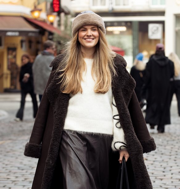 Αυτό είναι το πανωφόρι που φορούν όλες οι fashionistas όταν έχει πολύ κρύο και δεν είναι το παλτό