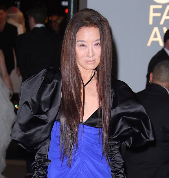 Vera Wang | &#x393;&#x3B9;&#x3CC;&#x3C1;&#x3C4;&#x3B1;&#x3C3;&#x3B5; &#x3C4;&#x3B1; 73&#x3B1; &#x3B3;&#x3B5;&#x3BD;&#x3AD;&#x3B8;&#x3BB;&#x3B9;&#x3AC; &#x3C4;&#x3B7;&#x3C2; &#x3BC;&#x3B5; &#x3AD;&#x3BD;&#x3B1; &#x3BA;&#x3B1;&#x3C1;&#x3B1;&#x3CC;&#x3BA;&#x3B5; &#x3C0;&#x3AC;&#x3C1;&#x3C4;&#x3B9;
