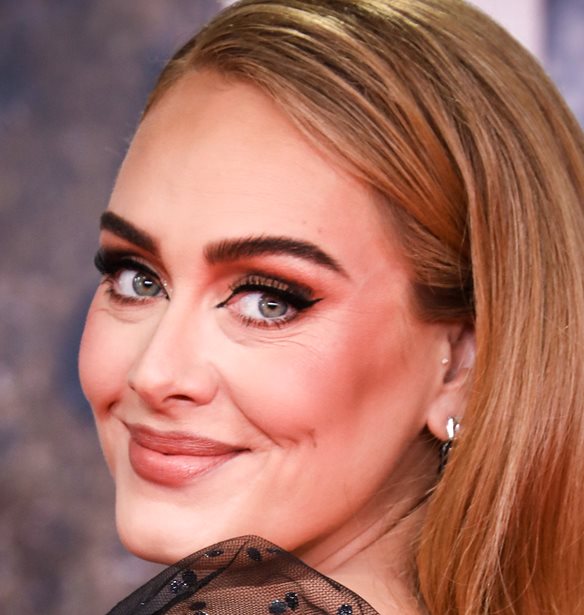 &#x397; Adele &#x3B1;&#x3C6;&#x3B9;&#x3AD;&#x3C1;&#x3C9;&#x3C3;&#x3B5; &#x3BC;&#x3B5; &#x3BB;&#x3C5;&#x3B3;&#x3BC;&#x3BF;&#x3CD;&#x3C2; &#x3C4;&#x3BF; Brit Award &#x3C3;&#x3C4;&#x3BF;&#x3BD; &#x3C0;&#x3C1;&#x3CE;&#x3B7;&#x3BD; &#x3C3;&#x3CD;&#x3B6;&#x3C5;&#x3B3;&#x3CC; &#x3C4;&#x3B7;&#x3C2; &#x3BA;&#x3B1;&#x3B9; &#x3C4;&#x3BF; &#x3B3;&#x3B9;&#x3BF; &#x3C4;&#x3BF;&#x3C5;&#x3C2;