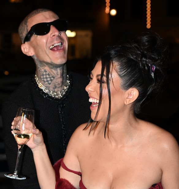 &#x3A0;&#x3CC;&#x3C3;&#x3B1; &#x3C7;&#x3C1;&#x3AE;&#x3BC;&#x3B1;&#x3C4;&#x3B1; &#x27;&#x3AD;&#x3B2;&#x3B3;&#x3B1;&#x3BB;&#x3B5;&#x27; &#x3BF; &#x3BF;&#x3AF;&#x3BA;&#x3BF;&#x3C2; Dolce &amp; Gabbana &#x3B1;&#x3C0;&#x3CC; &#x3C4;&#x3BF;&#x3BD; &#x3B3;&#x3AC;&#x3BC;&#x3BF; &#x3C4;&#x3B7;&#x3C2; Kourtney Kardashian &#x3BA;&#x3B1;&#x3B9; &#x3C4;&#x3BF;&#x3C5; Travis Barker;