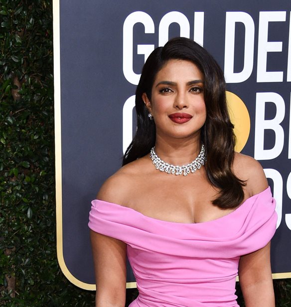 Priyanka Chopra | &#x397; &#x3B1;&#x3C0;&#x3BF;&#x3C4;&#x3C5;&#x3C7;&#x3B7;&#x3BC;&#x3AD;&#x3BD;&#x3B7; &#x3C0;&#x3BB;&#x3B1;&#x3C3;&#x3C4;&#x3B9;&#x3BA;&#x3AE; &#x3C3;&#x3C4;&#x3B7; &#x3BC;&#x3CD;&#x3C4;&#x3B7; &#x3C0;&#x3BF;&#x3C5; &#x3C4;&#x3B7; &#x3B2;&#x3CD;&#x3B8;&#x3B9;&#x3C3;&#x3B5; &#x3C3;&#x3B5; &#x3BA;&#x3B1;&#x3C4;&#x3AC;&#x3B8;&#x3BB;&#x3B9;&#x3C8;&#x3B7;