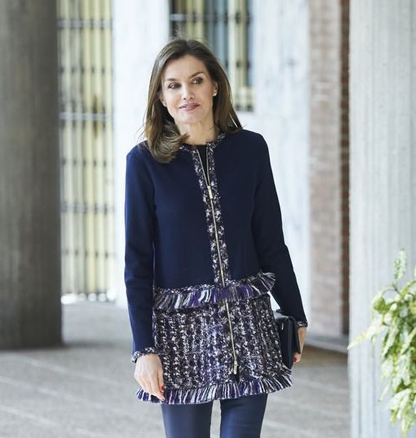 &#x397; &#x3B2;&#x3B1;&#x3C3;&#x3AF;&#x3BB;&#x3B9;&#x3C3;&#x3C3;&#x3B1; Letizia &#x3C6;&#x3CC;&#x3C1;&#x3B5;&#x3C3;&#x3B5; &#x3AD;&#x3BD;&#x3B1; stylish &#x3C3;&#x3B1;&#x3BA;&#x3AC;&#x3BA;&#x3B9; &#x3B1;&#x3C0;&#x3CC; &#x3C4;&#x3B1; Zara