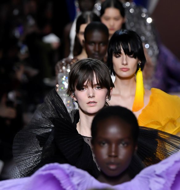 H ανθισμένη συλλογή Υψηλής Ραπτικής του Givenchy είναι η πιο ρομαντική που έχει σχεδιάσει ποτέ η Clare Waight Keller