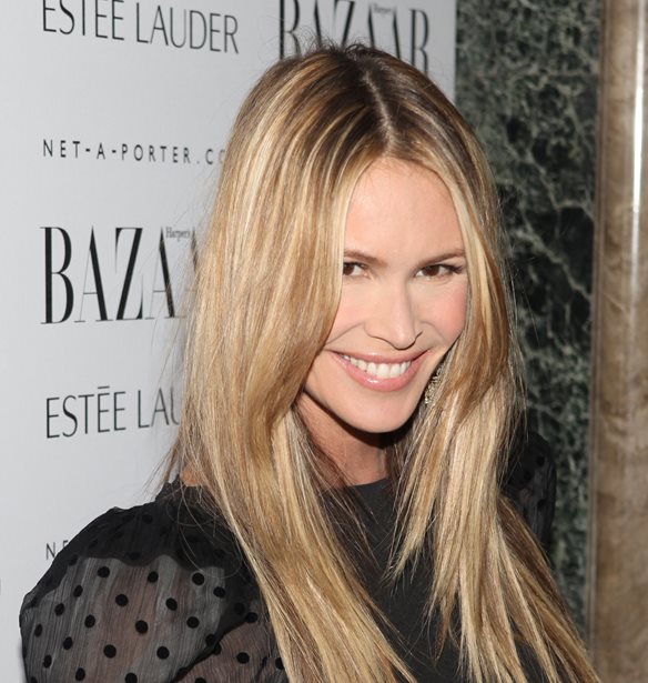 Elle Macpherson | &#x397; &#x3BD;&#x3AD;&#x3B1; &#x3C4;&#x3B7;&#x3C2; selfie &#x3C0;&#x3BF;&#x3C5; &#x3B5;&#x3C0;&#x3B9;&#x3B2;&#x3B5;&#x3B2;&#x3B1;&#x3B9;&#x3CE;&#x3BD;&#x3B5;&#x3B9; &#x3CC;&#x3C4;&#x3B9; &#x3C0;&#x3B1;&#x3C1;&#x3B1;&#x3BC;&#x3AD;&#x3BD;&#x3B5;&#x3B9; &#x3C4;&#x3BF; &quot;The Body&quot;