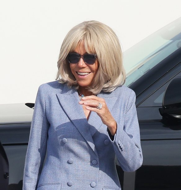 Brigitte Macron - Carla Bruni | &#x397; &#x3C3;&#x3C5;&#x3BD;&#x3AC;&#x3BD;&#x3C4;&#x3B7;&#x3C3;&#x3B7; &#x3C4;&#x3B7;&#x3C2; &#x3BD;&#x3C5;&#x3BD; &#x3BA;&#x3B1;&#x3B9; &#x3C0;&#x3C1;&#x3CE;&#x3B7;&#x3BD; &#x3A0;&#x3C1;&#x3CE;&#x3C4;&#x3B7;&#x3C2; &#x39A;&#x3C5;&#x3C1;&#x3AF;&#x3B1;&#x3C2; &#x3C4;&#x3B7;&#x3C2; &#x393;&#x3B1;&#x3BB;&#x3BB;&#x3AF;&#x3B1;&#x3C2; &#x3C3;&#x3C4;&#x3BF; show &#x3C4;&#x3BF;&#x3C5; &#x3BF;&#x3AF;&#x3BA;&#x3BF;&#x3C5; Dior