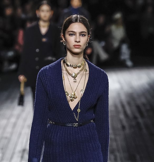 Navy Blue | &#x395;&#x3AF;&#x3BD;&#x3B1;&#x3B9; &#x3C4;&#x3BF; &#x3BD;&#x3AD;&#x3BF; &#x3BC;&#x3B1;&#x3CD;&#x3C1;&#x3BF;;