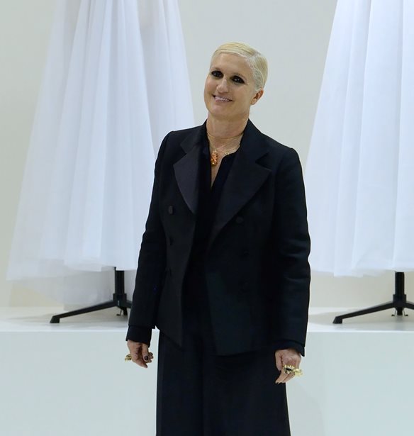 H Maria Grazia Chiuri &#x3BC;&#x3AC;&#x3C2; &#x3BE;&#x3B5;&#x3BD;&#x3B1;&#x3B3;&#x3B5;&#x3AF; &#x3C3;&#x3C4;&#x3B7;&#x3BD; &#x3AD;&#x3BA;&#x3B8;&#x3B5;&#x3C3;&#x3B7; &quot;Christian Dior: Designer of Dreams&quot;