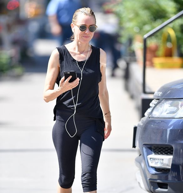 Naomi Watts: &#x3A0;&#x3BF;&#x3CD; &#x3C4;&#x3B7;&#x3BD; &#x3B1;&#x3C0;&#x3B1;&#x3B8;&#x3B1;&#x3BD;&#x3AC;&#x3C4;&#x3B9;&#x3C3;&#x3B5; &#x3BF; &#x3C6;&#x3C9;&#x3C4;&#x3BF;&#x3B3;&#x3C1;&#x3B1;&#x3C6;&#x3B9;&#x3BA;&#x3CC;&#x3C2; &#x3C6;&#x3B1;&#x3BA;&#x3CC;&#x3C2;;