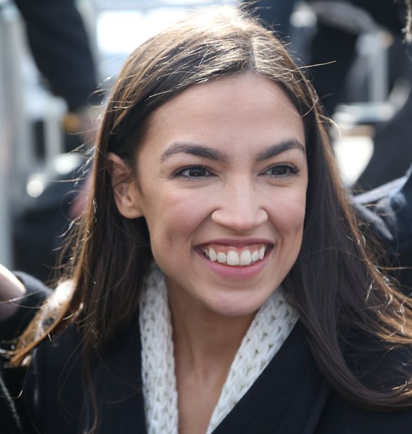 &#x397; Alexandria Ocasio-Cortez &#x3C3;&#x3C5;&#x3B3;&#x3C7;&#x3B1;&#x3AF;&#x3C1;&#x3B5;&#x3B9; &#x3C4;&#x3BF;&#x3C5;&#x3C2; Joe Biden &amp; Kamala Harris