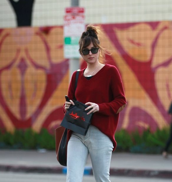 &#x3A0;&#x3BF;&#x3CD; &#x3B5;&#x3BD;&#x3C4;&#x3CC;&#x3C0;&#x3B9;&#x3C3;&#x3B5; &#x3BF; &#x3C6;&#x3C9;&#x3C4;&#x3BF;&#x3B3;&#x3C1;&#x3B1;&#x3C6;&#x3B9;&#x3BA;&#x3CC;&#x3C2; &#x3C6;&#x3B1;&#x3BA;&#x3CC;&#x3C2; &#x3C4;&#x3B7;&#x3BD; Dakota Johnson &#x3BA;&#x3B1;&#x3B9; &#x3C4;&#x3B7;&#x3BD; Karlie Kloss;