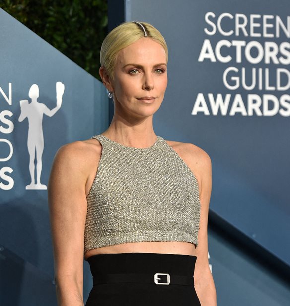 Charlize Theron: &#x39F; &#x3BE;&#x3B5;&#x3C7;&#x3C9;&#x3C1;&#x3B9;&#x3C3;&#x3C4;&#x3CC;&#x3C2; (&#x3BA;&#x3B1;&#x3B9; &#x3C0;&#x3BF;&#x3BB;&#x3CD; &#x3B1;&#x3BA;&#x3C1;&#x3B9;&#x3B2;&#x3CC;&#x3C2;) &#x3C4;&#x3C1;&#x3CC;&#x3C0;&#x3BF;&#x3C2; &#x3BD;&#x3B1; &#x3BA;&#x3B1;&#x3BB;&#x3CD;&#x3C8;&#x3B5;&#x3B9; &#x3C4;&#x3B7; &#x3C1;&#x3AF;&#x3B6;&#x3B1; &#x3C3;&#x3C4;&#x3B1; &#x3BC;&#x3B1;&#x3BB;&#x3BB;&#x3B9;&#x3AC; &#x3C4;&#x3B7;&#x3C2;