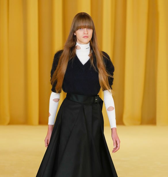 Prada Knows Best | &#x39F;&#x3B9; &#x3C0;&#x3BF;&#x3BB;&#x3CD; &#x3BC;&#x3B1;&#x3BA;&#x3C1;&#x3B9;&#x3AD;&#x3C2; &#x3B1;&#x3C6;&#x3AD;&#x3BB;&#x3B5;&#x3B9;&#x3B5;&#x3C2; &#x3B5;&#x3AF;&#x3BD;&#x3B1;&#x3B9; &#x3C4;&#x3BF; &#x3B5;&#x3C0;&#x3CC;&#x3BC;&#x3B5;&#x3BD;&#x3BF; &#x3BC;&#x3B5;&#x3B3;&#x3AC;&#x3BB;&#x3BF; hair trend