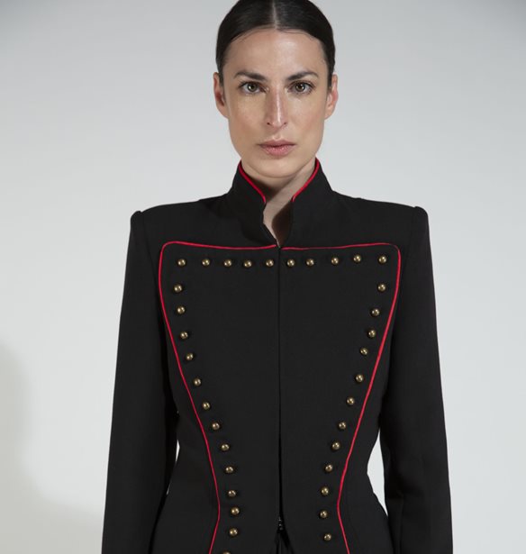 &#x3A4;&#x3BF; folkore chic &#x3C4;&#x3B7;&#x3C2; capsule &#x3C3;&#x3C5;&#x3BB;&#x3BB;&#x3BF;&#x3B3;&#x3AE;&#x3C2; &quot;Thourios&quot;