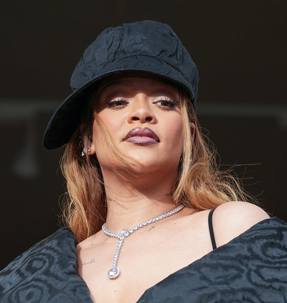 Rihanna | &#x397; &#x3C0;&#x3C1;&#x3CE;&#x3C4;&#x3B7; &#x3C4;&#x3B7;&#x3C2; &#x3B5;&#x3BC;&#x3C6;&#x3AC;&#x3BD;&#x3B9;&#x3C3;&#x3B7; &#x3B5;&#x3C0;&#x3AF; &#x3C3;&#x3BA;&#x3B7;&#x3BD;&#x3AE;&#x3C2; &#x3BC;&#x3B5;&#x3C4;&#x3AC; &#x3C4;&#x3BF; Superbowl 2023 &#x3AD;&#x3B3;&#x3B9;&#x3BD;&#x3B5; &#x3C3;&#x3C4;&#x3BF;&#x3BD; &#x3B3;&#x3AC;&#x3BC;&#x3BF; &#x3C4;&#x3BF;&#x3C5; &#x3C0;&#x3BB;&#x3BF;&#x3C5;&#x3C3;&#x3B9;&#x3CC;&#x3C4;&#x3B5;&#x3C1;&#x3BF;&#x3C5; &#x3B1;&#x3BD;&#x3B8;&#x3C1;&#x3CE;&#x3C0;&#x3BF;&#x3C5; &#x3C3;&#x3C4;&#x3B7;&#x3BD; &#x399;&#x3BD;&#x3B4;&#x3AF;&#x3B1;