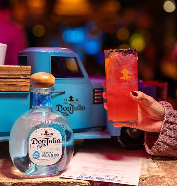 We Paloma | &#x393;&#x3B9;&#x3BF;&#x3C1;&#x3C4;&#x3AC;&#x3C3;&#x3B1;&#x3BC;&#x3B5; &#x3C4;&#x3B7;&#x3BD; &#x3A0;&#x3B1;&#x3B3;&#x3BA;&#x3CC;&#x3C3;&#x3BC;&#x3B9;&#x3B1; &#x3B7;&#x3BC;&#x3AD;&#x3C1;&#x3B1; Paloma &#x3BC;&#x3B5; &#x3C4;&#x3B7; Don Julio Tequila &#x3C3;&#x3B5; &#x3AD;&#x3BD;&#x3B1; exclusive party