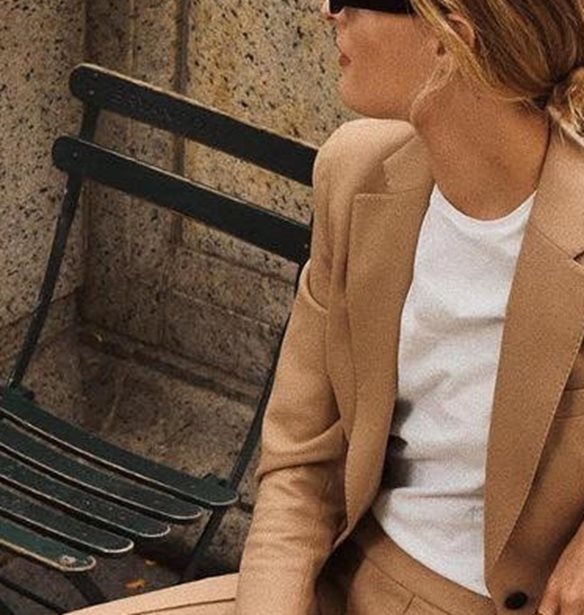 To καμηλό σακάκι είναι το fashion item που θα επενδύσεις σήμερα και θα φοράς για πάντα