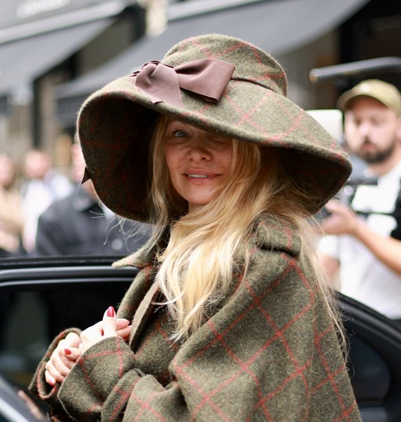 Pamela Anderson | &#x39F; &#x3C0;&#x3C1;&#x3B1;&#x3B3;&#x3BC;&#x3B1;&#x3C4;&#x3B9;&#x3BA;&#x3CC;&#x3C2; &#x3BB;&#x3CC;&#x3B3;&#x3BF;&#x3C2; &#x3B3;&#x3B9;&#x3B1; &#x3C4;&#x3BF;&#x3BD; &#x3BF;&#x3C0;&#x3BF;&#x3AF;&#x3BF; &#x3C3;&#x3C4;&#x3B1;&#x3BC;&#x3AC;&#x3C4;&#x3B7;&#x3C3;&#x3B5; &#x3BD;&#x3B1; &#x3C6;&#x3BF;&#x3C1;&#x3AC; make up &#x3C3;&#x3C4;&#x3B9;&#x3C2; &#x3B4;&#x3B7;&#x3BC;&#x3CC;&#x3C3;&#x3B9;&#x3B5;&#x3C2; &#x3B5;&#x3BC;&#x3C6;&#x3B1;&#x3BD;&#x3AF;&#x3C3;&#x3B5;&#x3B9;&#x3C2; &#x3C4;&#x3B7;&#x3C2;