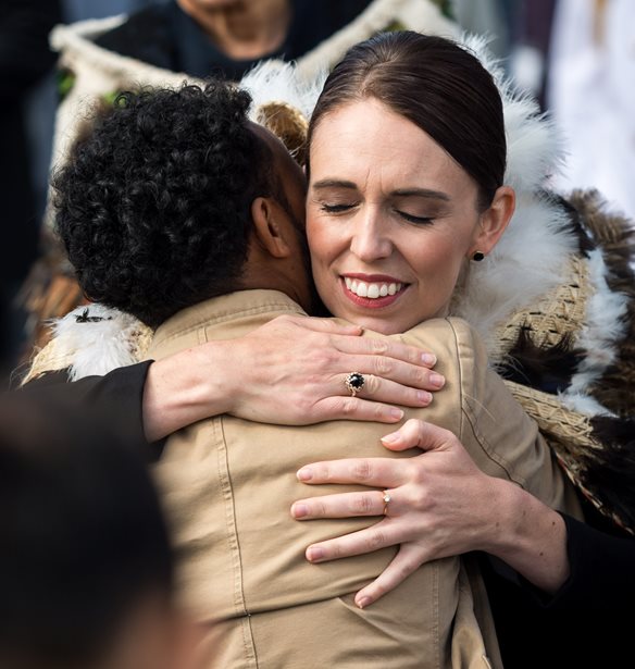 Jacinda Ardern: &#x397; &#x3C0;&#x3C1;&#x3C9;&#x3B8;&#x3C5;&#x3C0;&#x3BF;&#x3C5;&#x3C1;&#x3B3;&#x3CC;&#x3C2; &#x3C4;&#x3B7;&#x3C2; &#x39D;&#x3AD;&#x3B1;&#x3C2; &#x396;&#x3B7;&#x3BB;&#x3B1;&#x3BD;&#x3B4;&#x3AF;&#x3B1;&#x3C2; &#x3B1;&#x3C0;&#x3BF;&#x3C6;&#x3AC;&#x3C3;&#x3B9;&#x3C3;&#x3B5; &#x3C4;&#x3B7;&#x3BD; &#x3BC;&#x3B5;&#x3AF;&#x3C9;&#x3C3;&#x3B7; &#x3C4;&#x3BF;&#x3C5; &#x3BC;&#x3B9;&#x3C3;&#x3B8;&#x3BF;&#x3CD; &#x3C4;&#x3B7;&#x3C2;