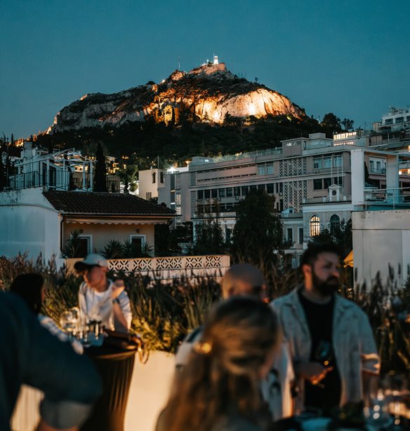 Summer In The City | Rooftop drinking &#x3C3;&#x3B5; &#x3BC;&#x3AF;&#x3B1; &#x3BD;&#x3AD;&#x3B1; &#x3CC;&#x3B1;&#x3C3;&#x3B7; &#x3B4;&#x3C1;&#x3BF;&#x3C3;&#x3B9;&#x3AC;&#x3C2; &#x3BC;&#x3B5; &#x3B1;&#x3C0;&#x3C1;&#x3CC;&#x3C3;&#x3BA;&#x3BF;&#x3C0;&#x3C4;&#x3B7; &#x3B8;&#x3AD;&#x3B1; &#x3C3;&#x3C4;&#x3BF;&#x3BD; &#x39B;&#x3C5;&#x3BA;&#x3B1;&#x3B2;&#x3B7;&#x3C4;&#x3C4;&#x3CC;
