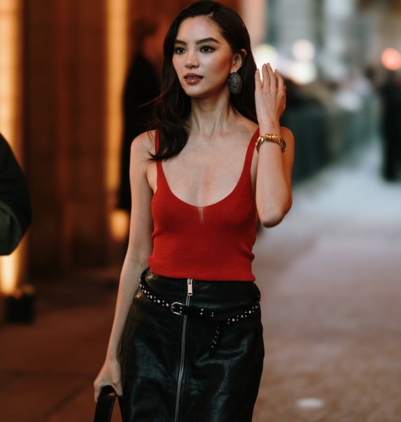 Velvet Glass Manicure | &#x3A4;&#x3BF; &#x3C0;&#x3B9;&#x3BF; &#x3C0;&#x3BF;&#x3BB;&#x3C5;&#x3C4;&#x3B5;&#x3BB;&#x3AD;&#x3C2; nail trend &#x3C4;&#x3BF;&#x3C5; 2025