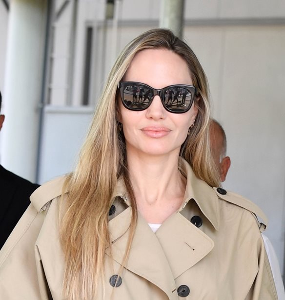 Angelina Jolie | &#x397; stylish &#x3AC;&#x3C6;&#x3B9;&#x3BE;&#x3B7; &#x3C3;&#x3C4;&#x3B7; &#x392;&#x3B5;&#x3BD;&#x3B5;&#x3C4;&#x3AF;&#x3B1; &#x3B3;&#x3B9;&#x3B1; &#x3C4;&#x3BF; &#x3B5;&#x3BC;&#x3B2;&#x3BB;&#x3B7;&#x3BC;&#x3B1;&#x3C4;&#x3B9;&#x3BA;&#x3CC; &#x3BA;&#x3B9;&#x3BD;&#x3B7;&#x3BC;&#x3B1;&#x3C4;&#x3BF;&#x3B3;&#x3C1;&#x3B1;&#x3C6;&#x3B9;&#x3BA;&#x3CC; &#x3C6;&#x3B5;&#x3C3;&#x3C4;&#x3B9;&#x3B2;&#x3AC;&#x3BB; &#x3C4;&#x3B7;&#x3C2; &#x3C0;&#x3CC;&#x3BB;&#x3B7;&#x3C2;