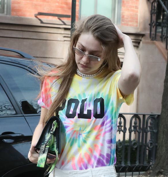 &#x397; Gigi Hadid &#x3C6;&#x3CC;&#x3C1;&#x3B5;&#x3C3;&#x3B5; &#x3C4;&#x3BF; &#x3B3;&#x3B9;&#x3BB;&#x3AD;&#x3BA;&#x3BF; &#x3C0;&#x3BF;&#x3C5; &#x3B8;&#x3AD;&#x3BB;&#x3BF;&#x3C5;&#x3BC;&#x3B5; &#x3CC;&#x3BB;&#x3B5;&#x3C2; &#x3B3;&#x3B9;&#x3B1; &#x3C4;&#x3B7; &#x3C6;&#x3B5;&#x3C4;&#x3B9;&#x3BD;&#x3AE; &#x386;&#x3BD;&#x3BF;&#x3B9;&#x3BE;&#x3B7;