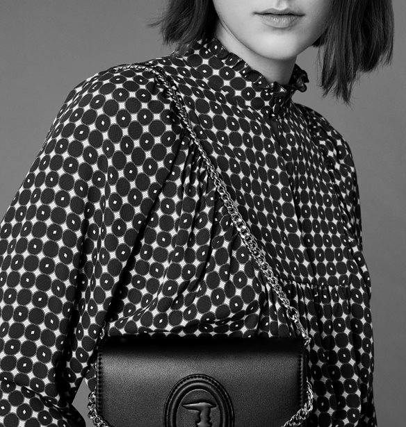 &#x397; &#x3BD;&#x3AD;&#x3B1; bag &#x3C3;&#x3C5;&#x3BB;&#x3BB;&#x3BF;&#x3B3;&#x3AE; TRUSSARDI &#x3B5;&#x3AF;&#x3BD;&#x3B1;&#x3B9; &#x3B7; &#x3C0;&#x3B5;&#x3BC;&#x3C0;&#x3C4;&#x3BF;&#x3C5;&#x3C3;&#x3AF;&#x3B1; &#x3C4;&#x3BF;&#x3C5; &#x3B9;&#x3C4;&#x3B1;&#x3BB;&#x3B9;&#x3BA;&#x3BF;&#x3CD; &#x3C3;&#x3C4;&#x3C5;&#x3BB;