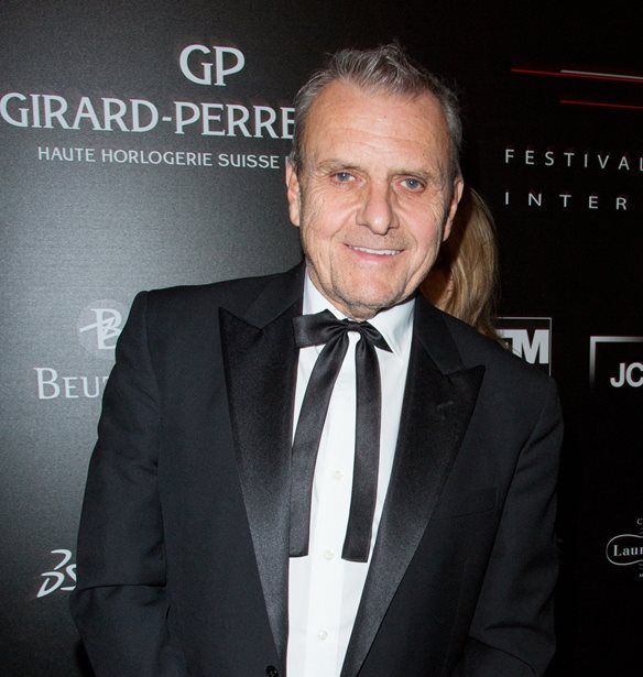 Jean-Charles de Castelbajac | &#x3A4;&#x3BF; &#x3C3;&#x3BA;&#x3AF;&#x3C4;&#x3C3;&#x3BF; &#x3C4;&#x3BF;&#x3C5; &#x3B3;&#x3B9;&#x3B1; &#x3C4;&#x3BF;&#x3BD; &#x3BA;&#x3BF;&#x3C1;&#x3BF;&#x3BD;&#x3BF;&#x3CA;&#x3CC; &#x3C0;&#x3B5;&#x3C1;&#x3BD;&#x3AC; &#x3C4;&#x3BF; &#x3C0;&#x3B9;&#x3BF; &#x3B4;&#x3C5;&#x3BD;&#x3B1;&#x3C4;&#x3CC; &#x3BC;&#x3AE;&#x3BD;&#x3C5;&#x3BC;&#x3B1;