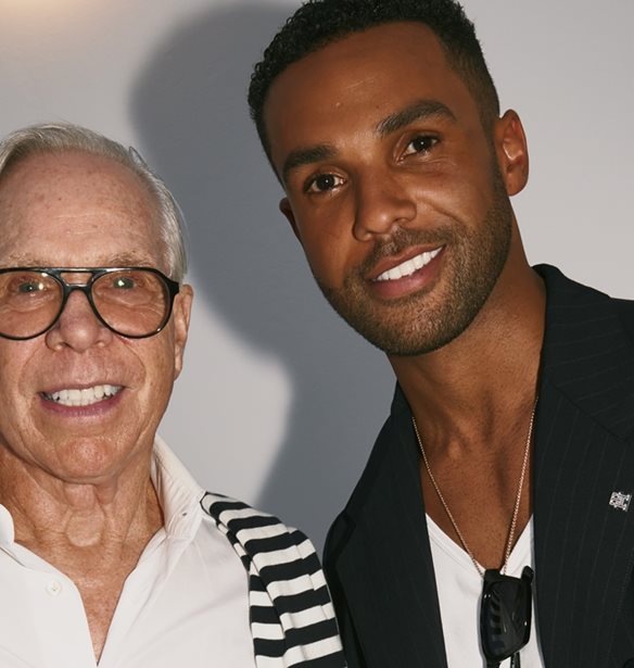 &#x39F; Tommy Hilfiger &#x3C4;&#x3B1;&#x3BE;&#x3AF;&#x3B4;&#x3B5;&#x3C8;&#x3B5; &#x3C3;&#x3C4;&#x3B7;&#x3BD; &#x39C;&#x3CD;&#x3BA;&#x3BF;&#x3BD;&#x3BF; &#x3B3;&#x3B9;&#x3B1; &#x3C4;&#x3B1; &#x3B5;&#x3B3;&#x3BA;&#x3B1;&#x3AF;&#x3BD;&#x3B9;&#x3B1; &#x3C4;&#x3BF;&#x3C5; &#x3BF;&#x3BC;&#x3CE;&#x3BD;&#x3C5;&#x3BC;&#x3BF;&#x3C5; &#x3BA;&#x3B1;&#x3C4;&#x3B1;&#x3C3;&#x3C4;&#x3AE;&#x3BC;&#x3B1;&#x3C4;&#x3BF;&#x3C2;