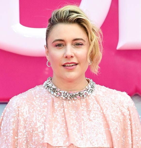 Greta Gerwig | &#x398;&#x3B1; &#x3B5;&#x3AF;&#x3BD;&#x3B1;&#x3B9; &#x3B7; &#x3C0;&#x3C1;&#x3CC;&#x3B5;&#x3B4;&#x3C1;&#x3BF;&#x3C2; &#x3C4;&#x3B7;&#x3C2; &#x3BA;&#x3C1;&#x3B9;&#x3C4;&#x3B9;&#x3BA;&#x3AE;&#x3C2; &#x3B5;&#x3C0;&#x3B9;&#x3C4;&#x3C1;&#x3BF;&#x3C0;&#x3AE;&#x3C2; &#x3C4;&#x3BF;&#x3C5; &#x3A6;&#x3B5;&#x3C3;&#x3C4;&#x3B9;&#x3B2;&#x3AC;&#x3BB; &#x39A;&#x3B1;&#x3BD;&#x3BD;&#x3CE;&#x3BD; &#x3B3;&#x3B9;&#x3B1; &#x3C4;&#x3BF; 2024