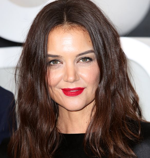 &#x397; Katie Holmes &#x3B1;&#x3BD;&#x3AC;&#x3C1;&#x3C4;&#x3B7;&#x3C3;&#x3B5; &#x3C4;&#x3B7;&#x3BD; &#x3C0;&#x3B9;&#x3BF; &#x3CC;&#x3BC;&#x3BF;&#x3C1;&#x3C6;&#x3B7; selfie &#x3C3;&#x3C4;&#x3BF; Instagram