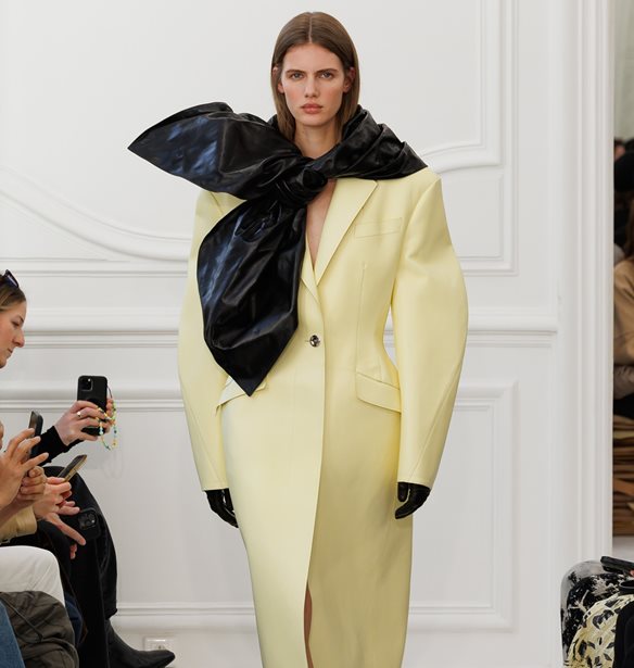 Givenchy | &#x397; Sarah Burton &#x3AD;&#x3BA;&#x3B1;&#x3BD;&#x3B5; &#x3C4;&#x3BF; homework &#x3C4;&#x3B7;&#x3C2; &#x3BF;&#x3BB;&#x3CC;&#x3C3;&#x3C9;&#x3C3;&#x3C4;&#x3B1;