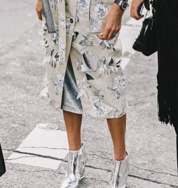 Streetstyle: Τα μεταλλικά παπούτσια είναι πάντα μια σωστή επιλογή