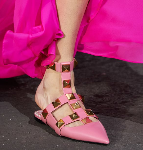 Valentino | Επαναφέρει στη μόδα τα αγαπημένα Rockstud