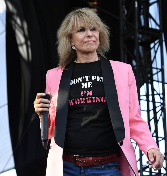 &#x397; Chrissie Hynde &#x3C0;&#x3C1;&#x3BF;&#x3BA;&#x3B1;&#x3BB;&#x3B5;&#x3AF; &#x3BC;&#x3B5; &#x3C4;&#x3B9;&#x3C2; &#x3B4;&#x3B7;&#x3BB;&#x3CE;&#x3C3;&#x3B5;&#x3B9;&#x3C2; &#x3C4;&#x3B7;&#x3C2; &#x3B3;&#x3B9;&#x3B1; &#x3C4;&#x3B9;&#x3C2; &#x3B3;&#x3C5;&#x3BD;&#x3B1;&#x3AF;&#x3BA;&#x3B5;&#x3C2;