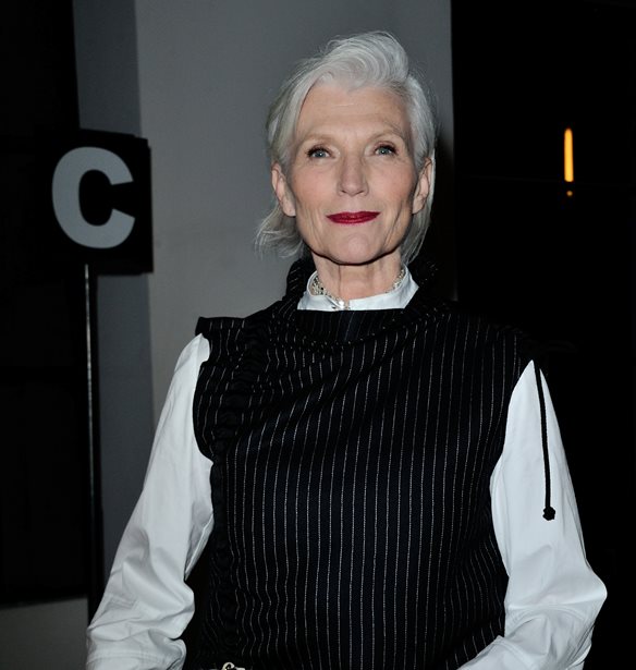 Maye Musk: M&#x3B1;&#x3B8;&#x3AE;&#x3BC;&#x3B1;&#x3C4;&#x3B1; &#x3B6;&#x3C9;&#x3AE;&#x3C2; &#x3B1;&#x3C0;&#x3CC; &#x3AD;&#x3BD;&#x3B1; &#x3BC;&#x3BF;&#x3BD;&#x3C4;&#x3AD;&#x3BB;&#x3BF; 67 &#x3C7;&#x3C1;&#x3BF;&#x3BD;&#x3CE;&#x3BD;