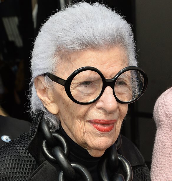 Iris Apfel: &quot;&#x39F;&#x3B9; &#x3BA;&#x3B1;&#x3BD;&#x3CC;&#x3BD;&#x3B5;&#x3C2; &#x3C4;&#x3B7;&#x3C2; &#x3BC;&#x3CC;&#x3B4;&#x3B1;&#x3C2; &#x3B5;&#x3AF;&#x3BD;&#x3B1;&#x3B9; &#x3B7;&#x3BB;&#x3AF;&#x3B8;&#x3B9;&#x3BF;&#x3B9;&quot;
