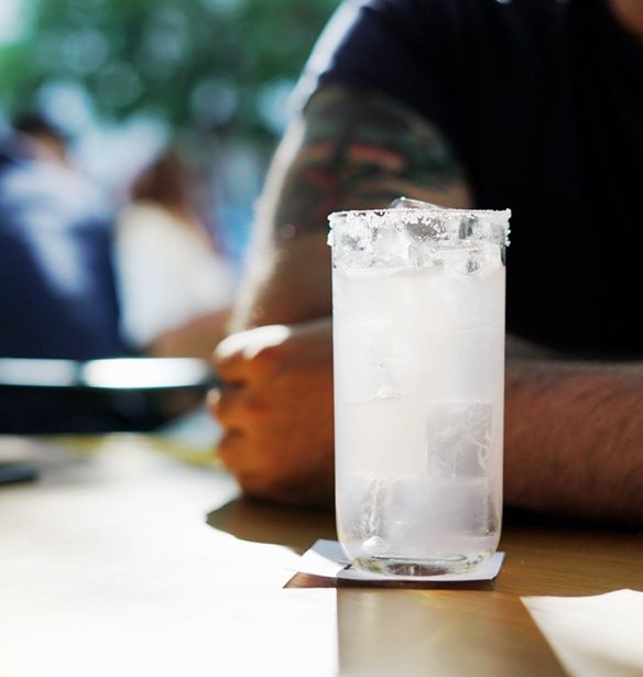 &#x3A4;&#x3BF; Naif &#x3B5;&#x3AF;&#x3BD;&#x3B1;&#x3B9; &#x3B7; &#x3BD;&#x3AD;&#x3B1;, &#x3B5;&#x3BD;&#x3B4;&#x3B9;&#x3B1;&#x3C6;&#x3AD;&#x3C1;&#x3BF;&#x3C5;&#x3C3;&#x3B1; &#x3AC;&#x3C6;&#x3B9;&#x3BE;&#x3B7; &#x3C0;&#x3AF;&#x3C3;&#x3C9; &#x3B1;&#x3C0;&#x3CC; &#x3C4;&#x3B7; &#x3A3;&#x3C4;&#x3AD;&#x3B3;&#x3B7;