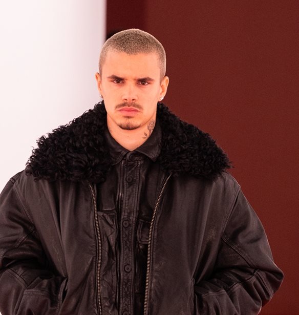Romeo Beckham | &#x3A0;&#x3B5;&#x3C1;&#x3C0;&#x3AC;&#x3C4;&#x3B7;&#x3C3;&#x3B5; &#x3C3;&#x3B5; catwalk &#x3C3;&#x3C4;&#x3B7; London Fashion Week