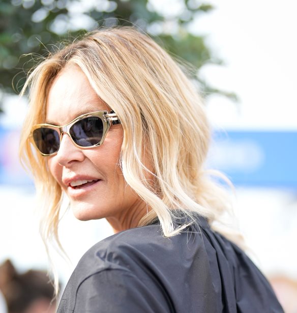 Elle Macpherson | &#x397; &quot;&#x3B1;&#x3B8;&#x3CC;&#x3C1;&#x3C5;&#x3B2;&#x3B7;&quot; &#x3BC;&#x3AC;&#x3C7;&#x3B7; &#x3BC;&#x3B5; &#x3C4;&#x3BF;&#x3BD; &#x3BA;&#x3B1;&#x3C1;&#x3BA;&#x3AF;&#x3BD;&#x3BF; &#x3C4;&#x3BF;&#x3C5; &#x3BC;&#x3B1;&#x3C3;&#x3C4;&#x3BF;&#x3CD; &#x3BA;&#x3B1;&#x3B9; &#x3B7; &#x3AC;&#x3C1;&#x3BD;&#x3B7;&#x3C3;&#x3AE; &#x3C4;&#x3B7;&#x3C2; &#x3BD;&#x3B1; &#x3C5;&#x3C0;&#x3BF;&#x3B2;&#x3BB;&#x3B7;&#x3B8;&#x3B5;&#x3AF; &#x3C3;&#x3B5; &#x3C7;&#x3B7;&#x3BC;&#x3B5;&#x3B9;&#x3BF;&#x3B8;&#x3B5;&#x3C1;&#x3B1;&#x3C0;&#x3B5;&#x3AF;&#x3B1;
