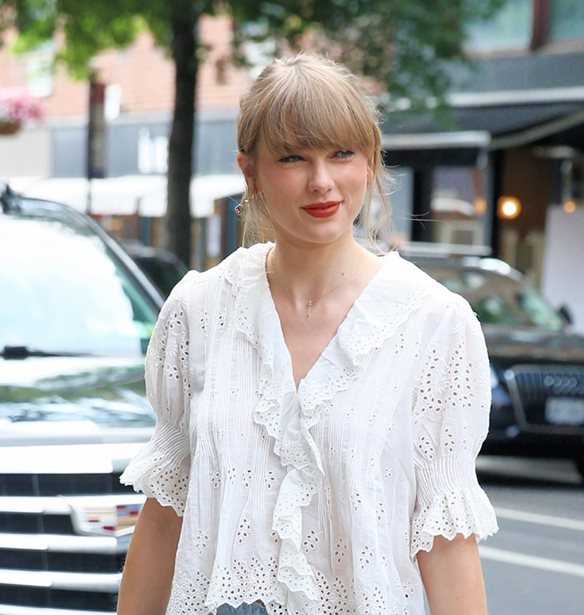 Taylor Swift | &#x388;&#x3B4;&#x3C9;&#x3C3;&#x3B5; 55 &#x3B5;&#x3BA;&#x3B1;&#x3C4;&#x3BF;&#x3BC;&#x3BC;&#x3CD;&#x3C1;&#x3B9;&#x3B1; &#x3B4;&#x3BF;&#x3BB;&#x3AC;&#x3C1;&#x3B9;&#x3B1; bonus &#x3C3;&#x3C4;&#x3BF;&#x3C5;&#x3C2; &#x3C3;&#x3C5;&#x3BD;&#x3B5;&#x3C1;&#x3B3;&#x3AC;&#x3C4;&#x3B5;&#x3C2; &#x3C4;&#x3B7;&#x3C2;