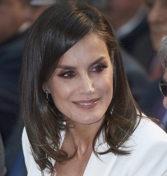 &#x397; &#x3B2;&#x3B1;&#x3C3;&#x3AF;&#x3BB;&#x3B9;&#x3C3;&#x3C3;&#x3B1; Letizia &#x3C0;&#x3B1;&#x3C1;&#x3B1;&#x3B4;&#x3AF;&#x3B4;&#x3B5;&#x3B9; &#x3BC;&#x3B1;&#x3B8;&#x3AE;&#x3BC;&#x3B1;&#x3C4;&#x3B1; &#x3C3;&#x3CD;&#x3B3;&#x3C7;&#x3C1;&#x3BF;&#x3BD;&#x3BF;&#x3C5; power dressing