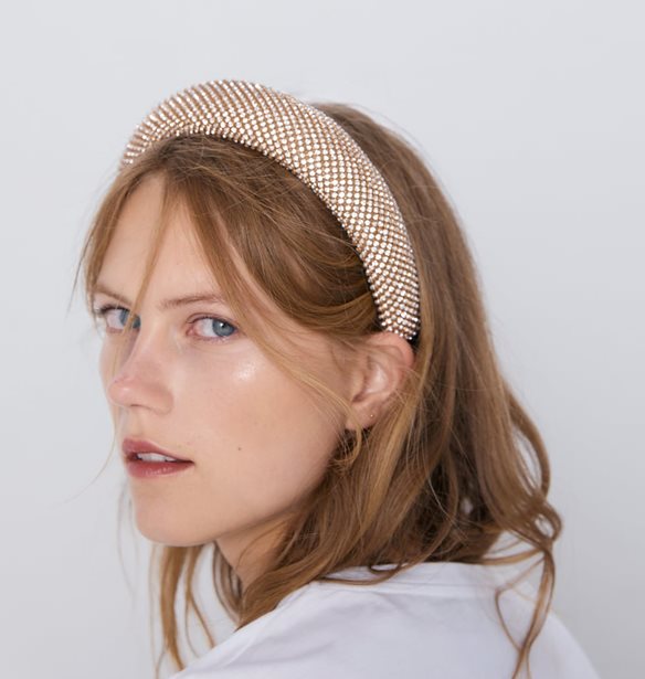 Το πιο stylish outfit καλεσμένης σε γάμο κοστίζει λιγότερο από 18 ευρώ